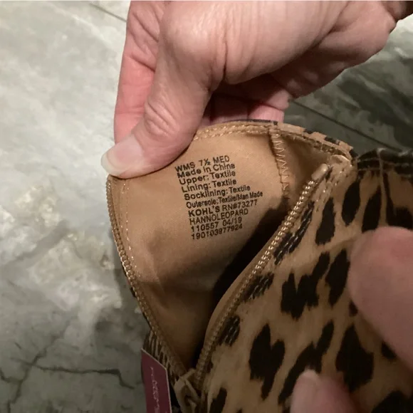 Women’s Size 7.5 Booties Leopard Print - Picture 5 of 6